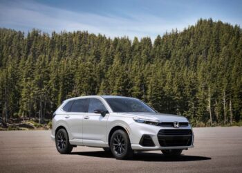 Honda panika: beveik VISI 2025 CR‑V vandeniliniai modeliai atšaukiami dėl pavojingo nuotėkio