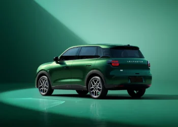 Kinų elektromobilis Leapmotor B03X šturmuoja Europą: ar tai bus „Tesla žudikas“ Briuselyje?