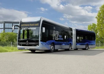 Šokas Belgijoje: „De Lijn“ meta dyzelį į šoną – iškart perka net 500 elektrinių „Daimler“ autobusų