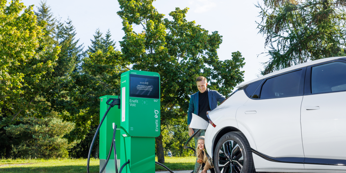 Elektra pakrautas Lietuvos šuolis: netikėtas 91 naujos elektromobilių įkrovimo stotelės proveržis