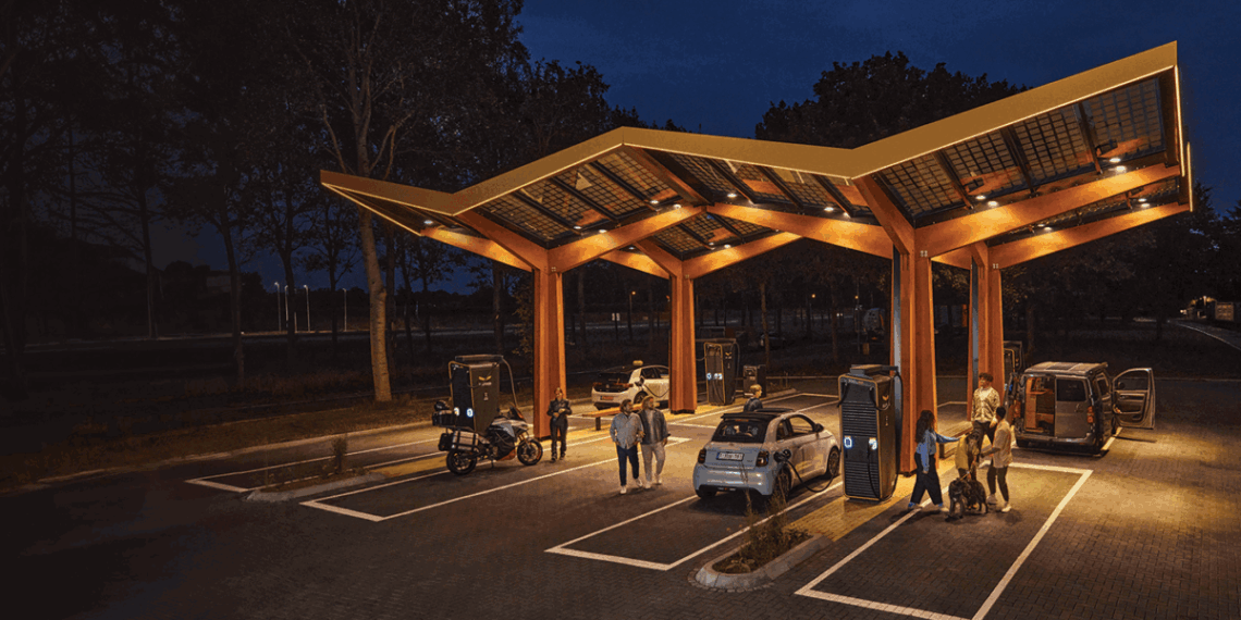 Elektromobilių revoliucija įsibėgėja: „Fastned“ šokiruoja rekordiniu ultra greitų stotelių bumu Šiaurės Anglijoje