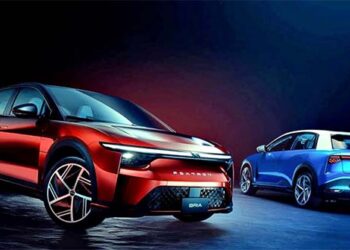 „iPhone“ gamintojas meta iššūkį „Tesla“: naujasis „Foxconn“ elektromobilis jau čia – ar keisi savo auto?