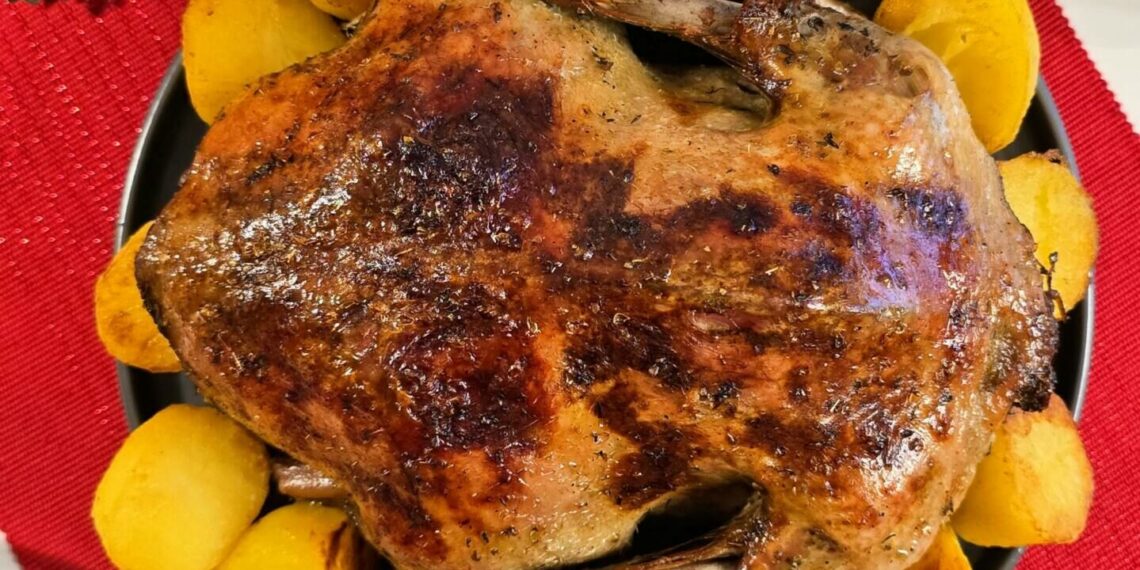 Kodėl ruošiant legendinę Pekino antį virtuvėje prireikė net plaukų džiovintuvo: pigus receptas namams