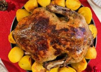 Kodėl ruošiant legendinę Pekino antį virtuvėje prireikė net plaukų džiovintuvo: pigus receptas namams