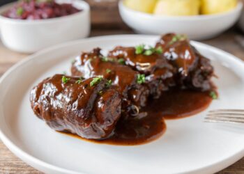 Lenkiškos jautienos suktinukės tirpsta burnoje: paprastas triukas, kurį slepia šeimininkės