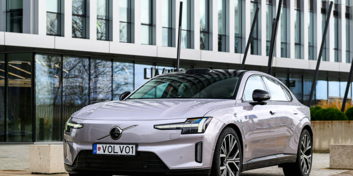 Lietuvą sudrebino naujasis elektrinis Volvo ES90: 800 V prabanga, dėl kurios gailėsis Tesla