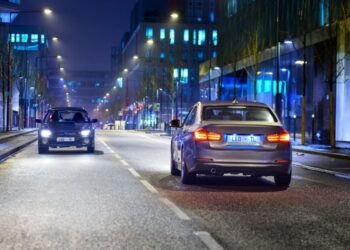 Neįtikėtina klaida, dėl kurios tavo automobilio žibintai šviečia 2 kartus silpniau – pasitikrink dabar!