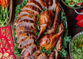 Neįtikėtinas triukas Kalėdoms: žymaus šefo ančių ir tailandietiškos sprandinės puota už centus