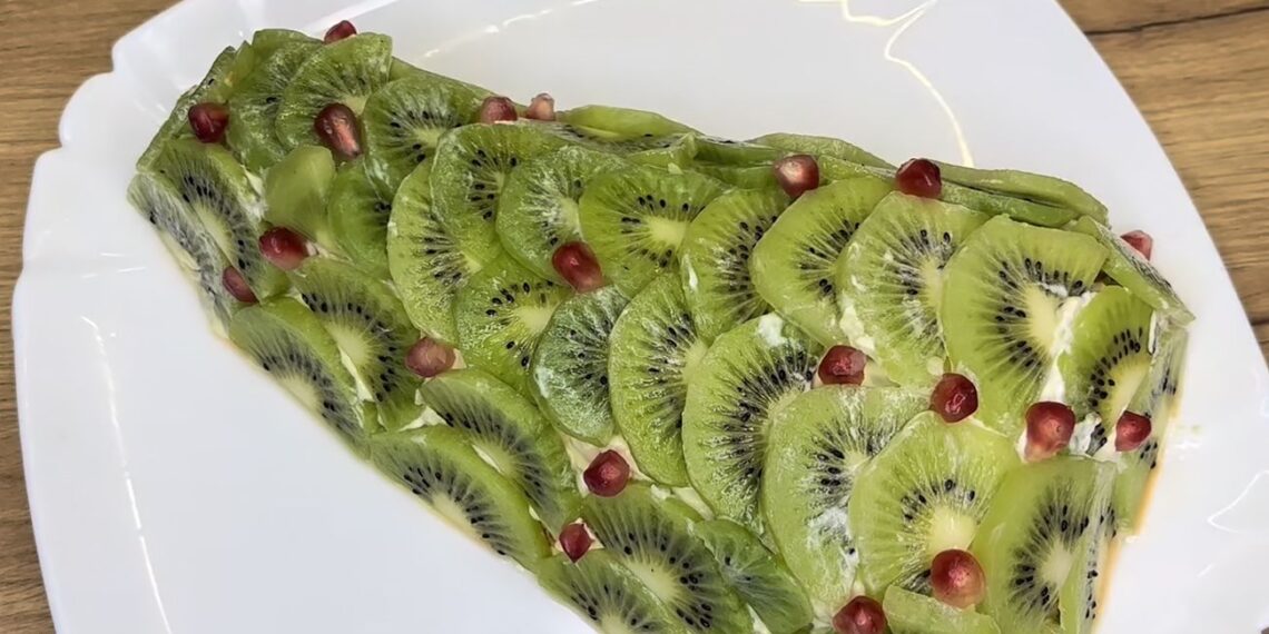 Nerealus naujametės šventės hitas: pasigamink paprastą, bet įspūdingą salatą–eglę per 15 min