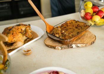 Nuo švenčių prikaupėte kalną maisto likučių? Šefai atskleidė, ką iš jų daro patys