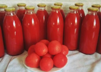 Pamiršk pirktinį: greitas naminis pomidorų sultys su minkštimu žiemai per vos 30 minučių