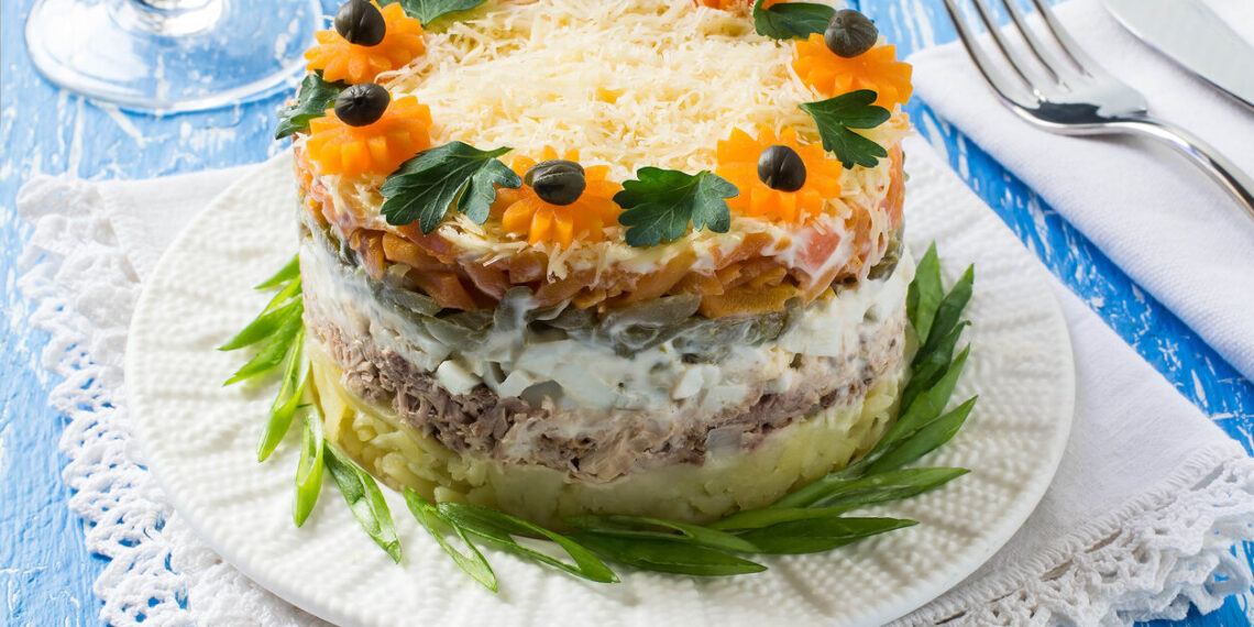 Per šventes šeimininkės išprotės: tuno salotos ar ispaniška baltoji mišrainė – kas dings pirmiau nuo stalo?