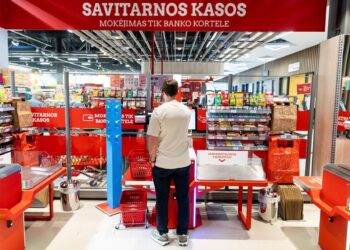 Pirmą kartą Lietuvoje: pirkėjai šokiruoti – amžių savitarnos kasose tikrins per Smart-ID sistemą