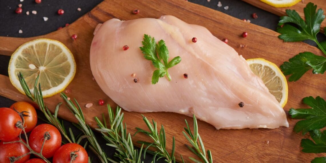 Šefas atskleidė triuką: kodėl visi neteisingai verda vištienos filė ir ką daryti kitaip