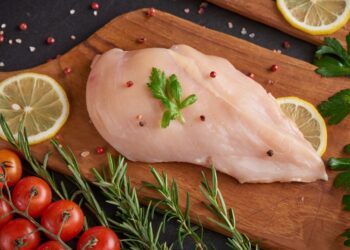 Šefas atskleidė triuką: kodėl visi neteisingai verda vištienos filė ir ką daryti kitaip