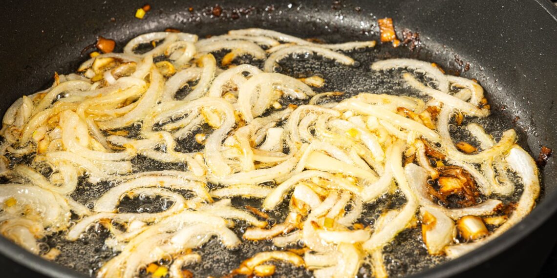 Šito triuko su svogūnais beveik niekas nežino – rezultatas toks, kad net kaimynai aikčios!