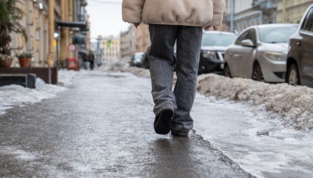 Šiurpinantys plikledžio spąstai: gydytojai atskleidė, kodėl žiemą staiga lūžta kaulai