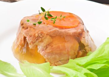 Skandalingas dietologės verdiktas: kodėl per Naujuosius šaltieną turėtum mesti iš šventinio stalo