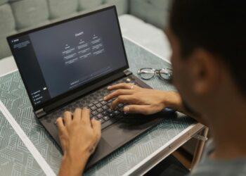 Šokiruojančios 5 priežastys, kodėl studentai meta dėstytojus ir renkasi ChatGPT: mokslai keičiasi visiems