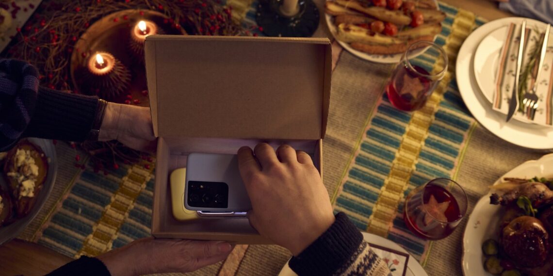 Šokiruojanti tiesa apie Kūčias: pusė lietuvių žino, bet vistiek renkasi vakarą prie telefono