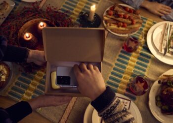 Šokiruojanti tiesa apie Kūčias: pusė lietuvių žino, bet vistiek renkasi vakarą prie telefono