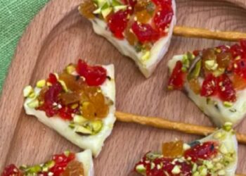 Trys beprotiškai greiti užkandžiai Naujųjų stalui, kurie dingsta nuo lėkštės greičiau nei atsisėdat valgyt