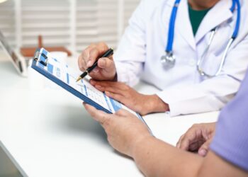 Tylusis žudikas jūsų kraujyje: gydytojas įvardijo 7 požymius, kad cholesterolis jau kerta