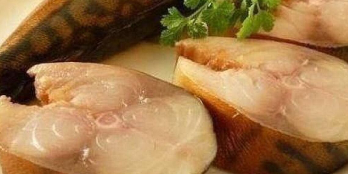 Ukrainiečių triukas: sūdyta skumbrė arbatos marinate – pigus, bet stulbinamai šventiškas patiekalas