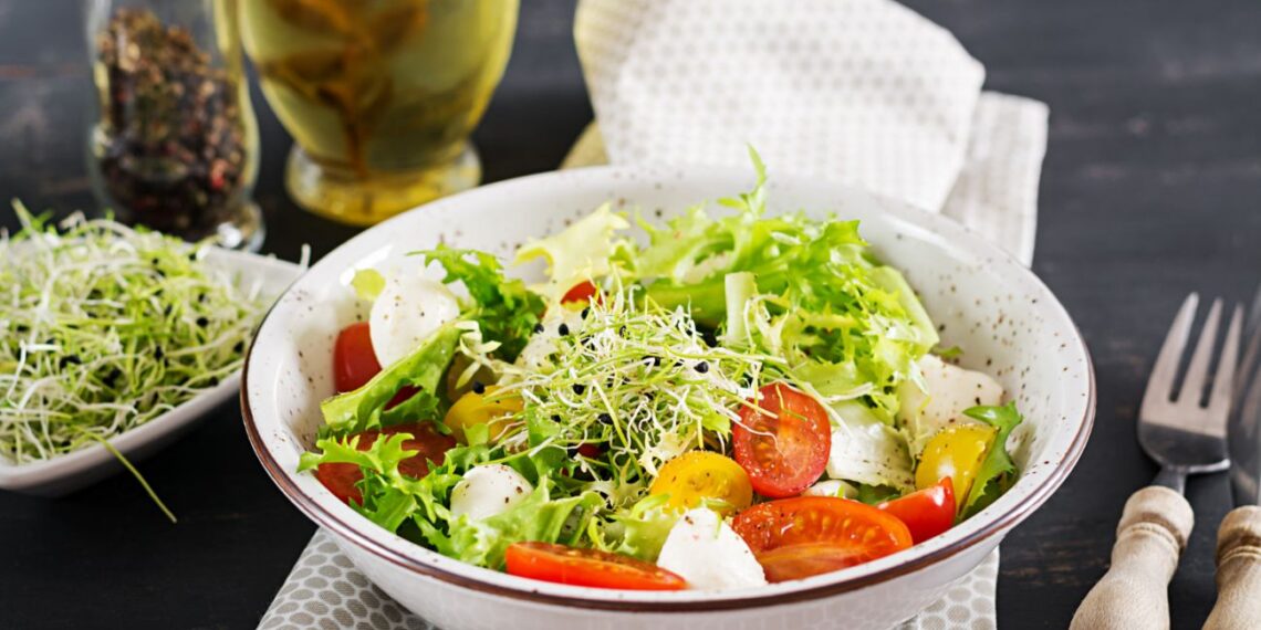 11 neįtikėtinai naudingi ingredientai salotoms: gydytojai stebisi, kodėl jų dar nevartojate