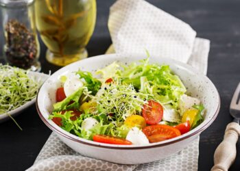 11 neįtikėtinai naudingi ingredientai salotoms: gydytojai stebisi, kodėl jų dar nevartojate