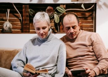 12 kartų trumpesnės dienos, bet 100 kartų artimesnė šeima: sausio vakarai, kurie keičia santykius