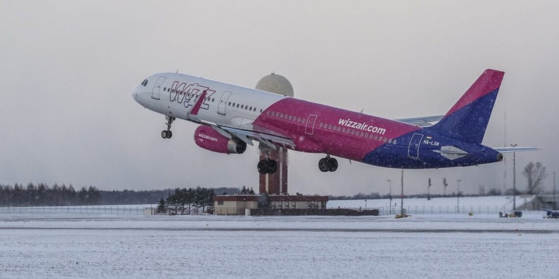 200 keleivių įstrigo lėktuve Vilniuje: įgulos narys dviem valandom pavėlavo dėl kamščių