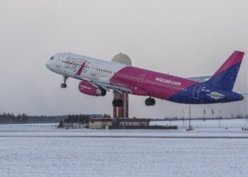 200 keleivių įstrigo lėktuve Vilniuje: įgulos narys dviem valandom pavėlavo dėl kamščių