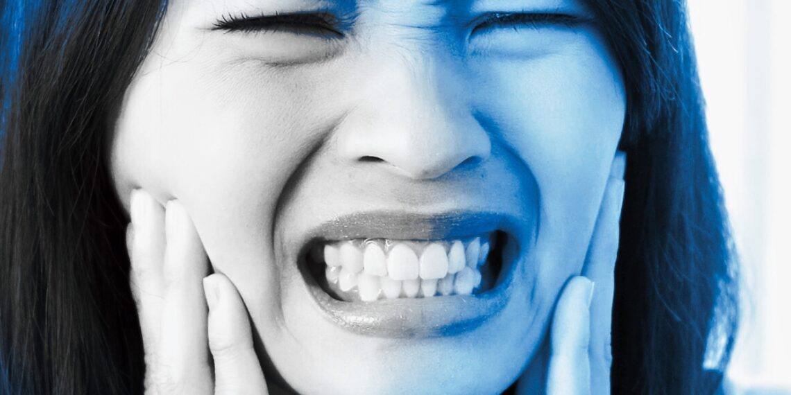 3 slapti ženklai, kad naktimis griežiate dantimis – stomatologai perspėja apie pasekmes