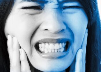 3 slapti ženklai, kad naktimis griežiate dantimis – stomatologai perspėja apie pasekmes