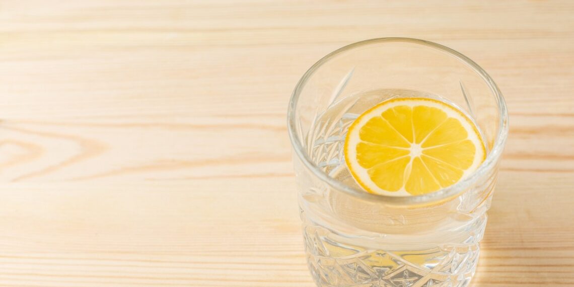 3 stebuklingi detoksų gėrimai po naujametiniam maratonui: gydytoja perspėja – ne visiems tiks