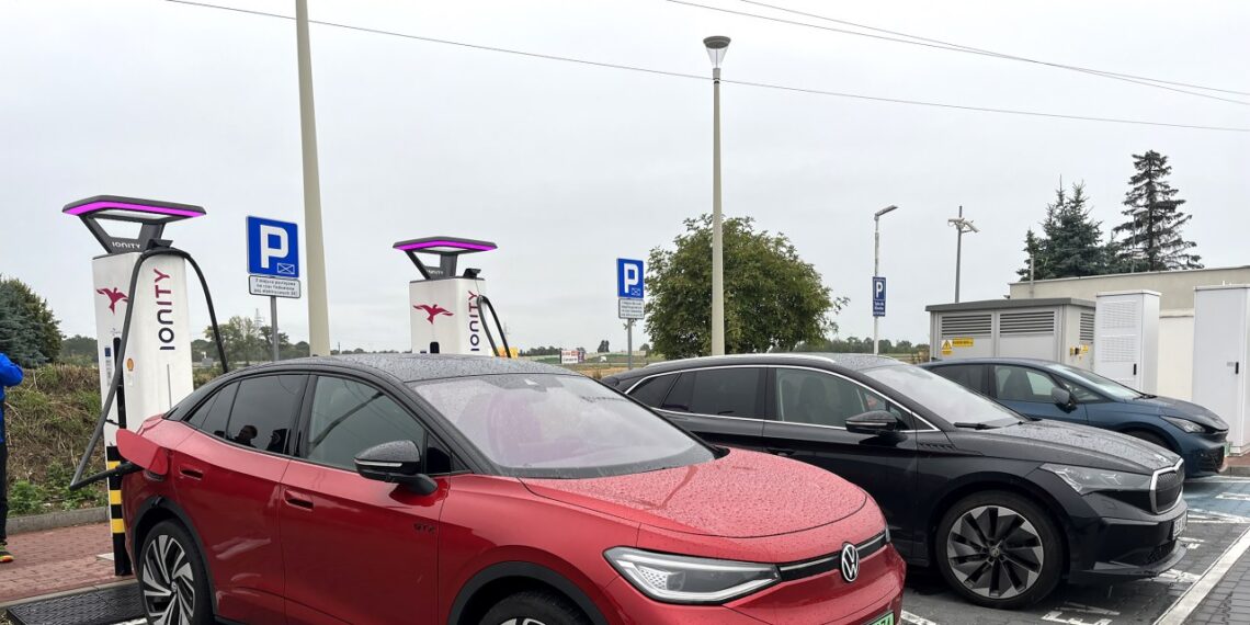 44 tūkst. elektrinių „Volkswagen“ atšaukimas: akumuliatorių gaisrų grėsmė Amerikoje