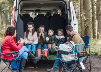5 klaidos, kuriomis tėvai nesąmoningai rizikuoja vaiko gyvybe automobilyje – patikrinkite savo!
