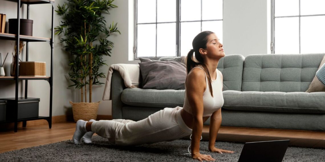 5 rytinių pratimų TOP: šie judesiai pakeis tavo dieną ir kūną greičiau, nei tikiesi