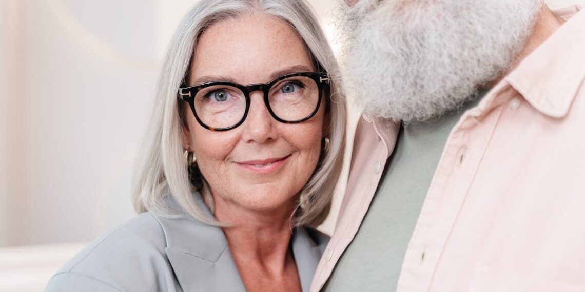 50+ moterys masiškai renkasi šią plaukų spalvą – akimirksniu nuima 10 metų nuo veido