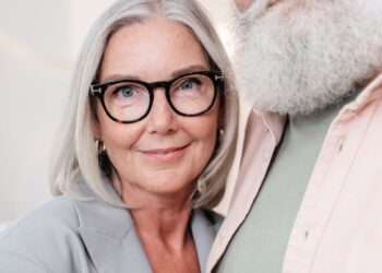 50+ moterys masiškai renkasi šią plaukų spalvą – akimirksniu nuima 10 metų nuo veido