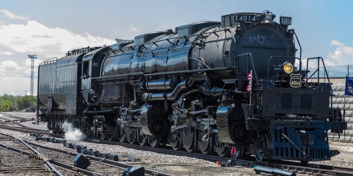 600 tonų garo milžinas atgimsta: didžiausias pasaulyje „Big Boy 4014“ leidžiasi į istorinę kelionę