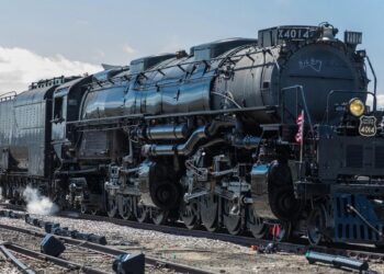 600 tonų garo milžinas atgimsta: didžiausias pasaulyje „Big Boy 4014“ leidžiasi į istorinę kelionę