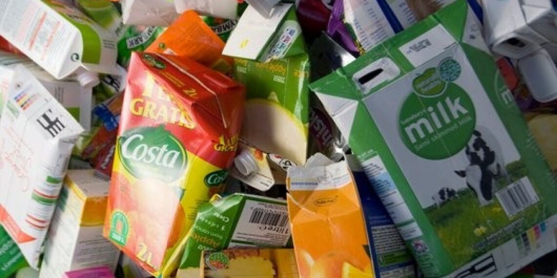 99 proc. lietuvių daro klaidą: sužinok, kur IŠ TIKRŲJŲ mesti pieno ir sulčių pakelius