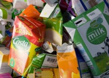 99 proc. lietuvių daro klaidą: sužinok, kur IŠ TIKRŲJŲ mesti pieno ir sulčių pakelius