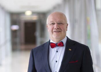 Skambus Olekas trenkė per stalą: laisvė nebus pigi – reikalauja vienybės ir atsakomybės