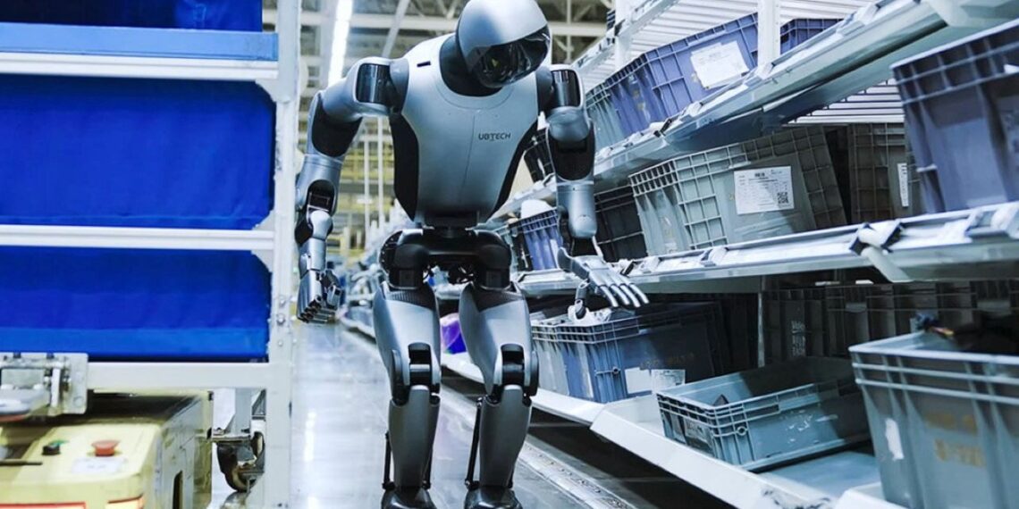 Airbus šokiruoja: žada pavaduoti tūkstančius darbuotojų humanoidiniais robotais lėktuvų gamyboje