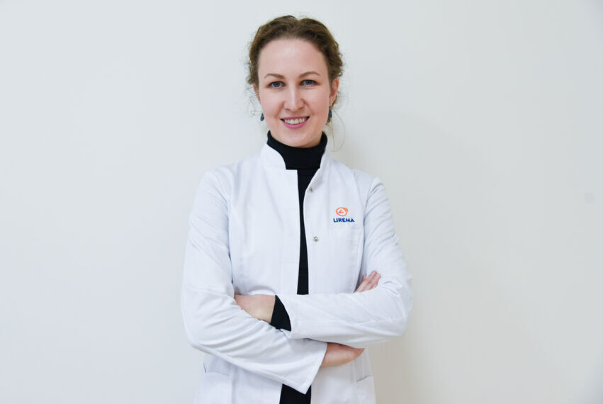 Akių vokų chirurgė perspėja: pavojingi simptomai, kuriuos daug kas laiko tik estetika