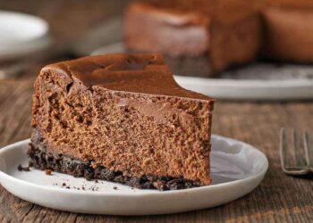 Aksominis šokoladinis čizkeikas be kepimo: nerealiai kreminis desertas, kurį įveiks net tinginys