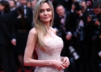 Andželina Džoli šokiruoja: trenkia durimis Holivudui ir skubiai išparduoda prabangų rūmus LA